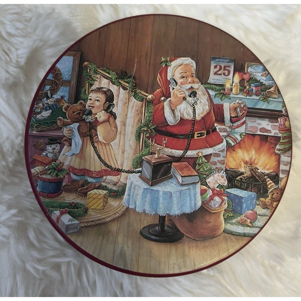 Victorian Era Collectible Potpourri Santa Christmas Tin 41/2X21/2